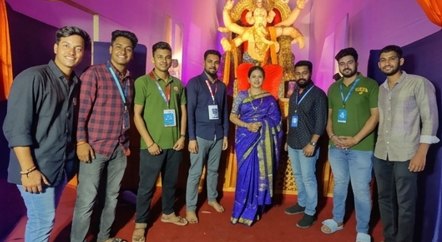 Esteemed guests with Khetwadicha Raja